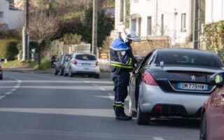 What to do if you are stopped by the gendarmes while driving in France