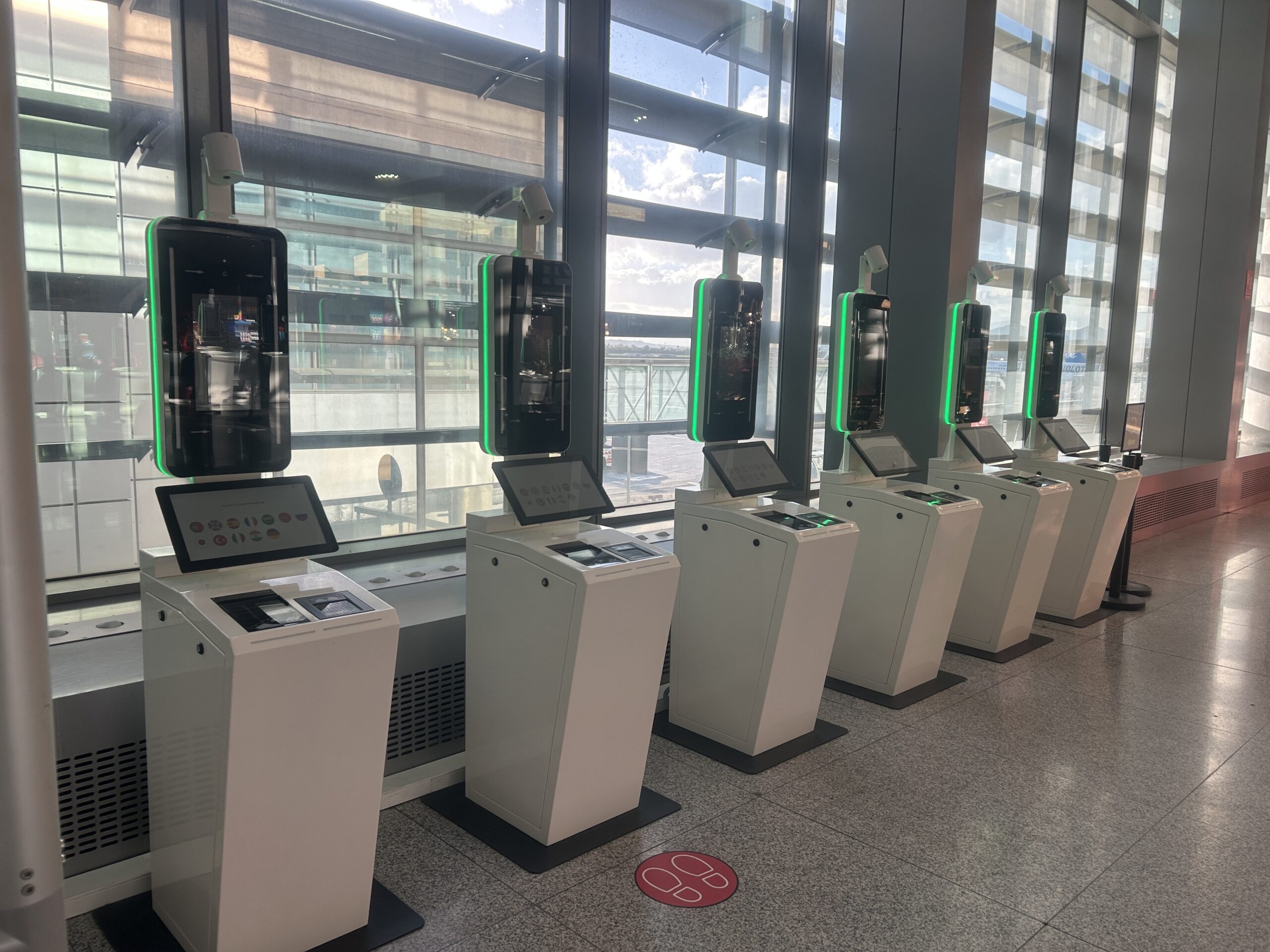 France to Miss EES Deadline for Registering Travellers: News Digest 