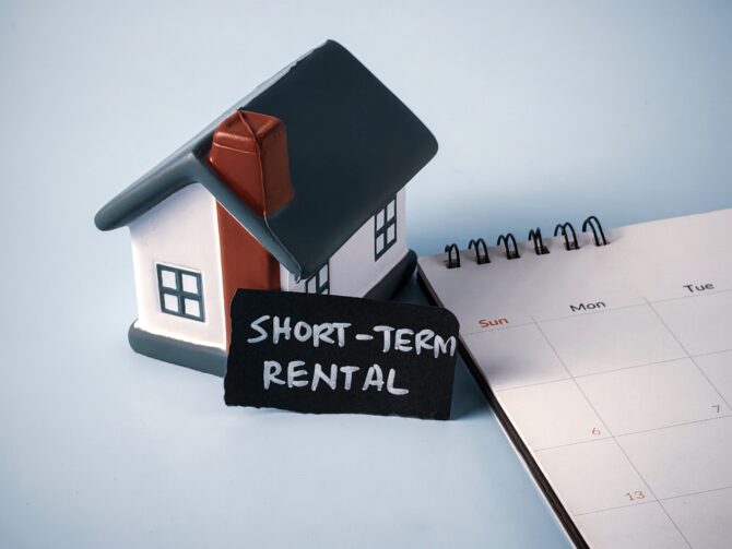 Tourist Rental Rules, Residence Permit Fees and Wildfire Checks: News Digest