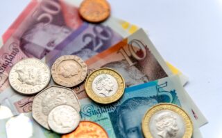 Oil Prices Surge as UK Growth Data Takes Centre Stage: Sterling Update