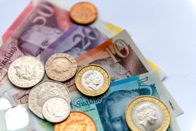 Oil Prices Surge as UK Growth Data Takes Centre Stage: Sterling Update