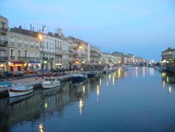 the bustling port town of Sète